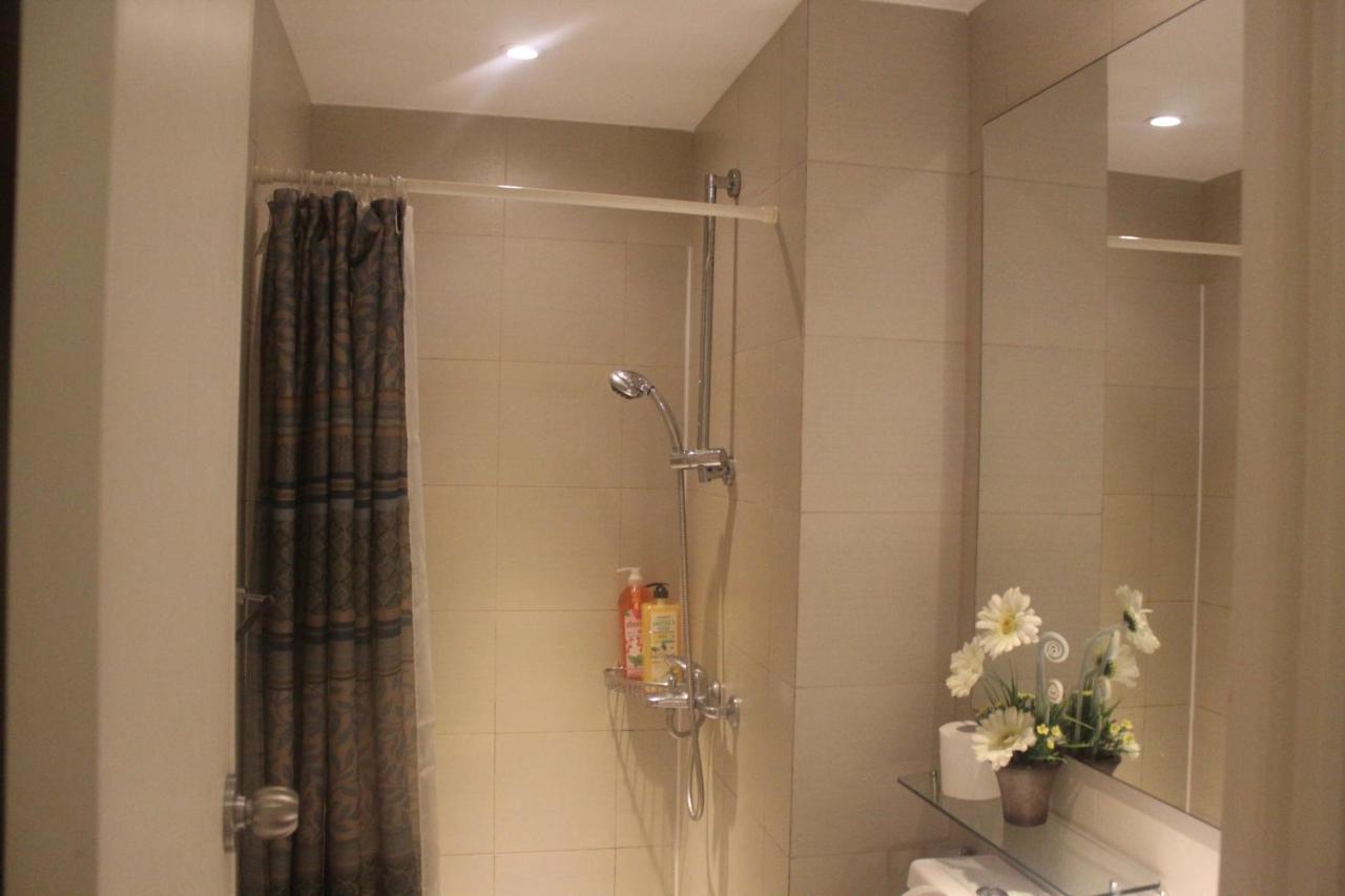 Azure Urban Resort A4 Near Airport Mall With Wavepool Paranaque City Exteriör bild