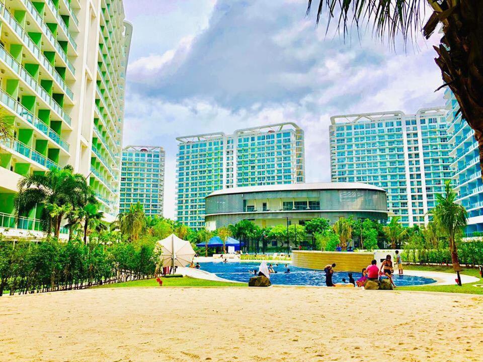 Azure Urban Resort A4 Near Airport Mall With Wavepool Paranaque City Exteriör bild