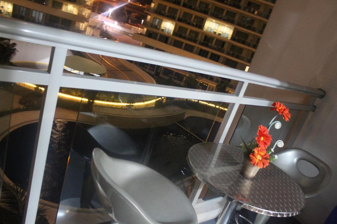Azure Urban Resort A4 Near Airport Mall With Wavepool Paranaque City Exteriör bild