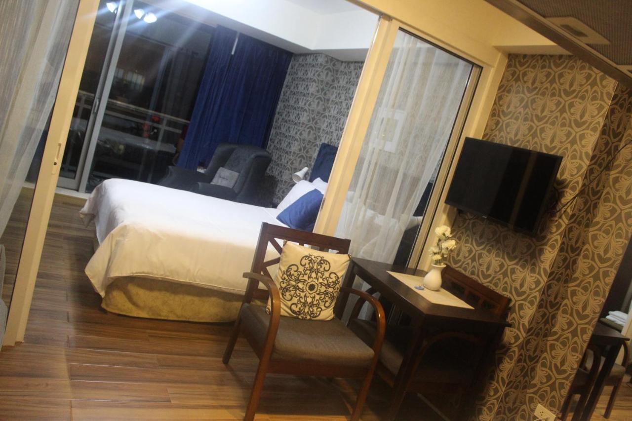 Azure Urban Resort A4 Near Airport Mall With Wavepool Paranaque City Exteriör bild