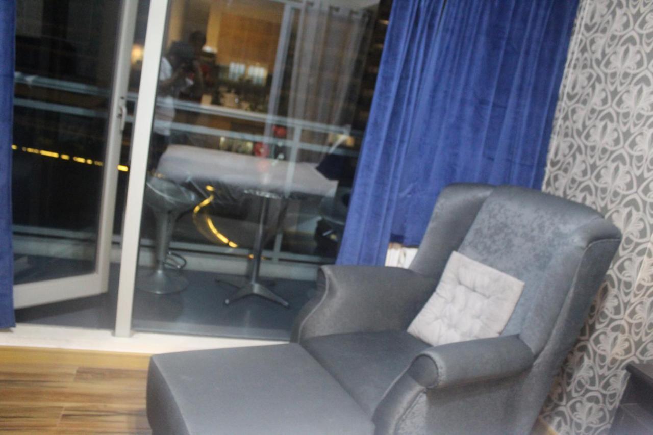 Azure Urban Resort A4 Near Airport Mall With Wavepool Paranaque City Exteriör bild