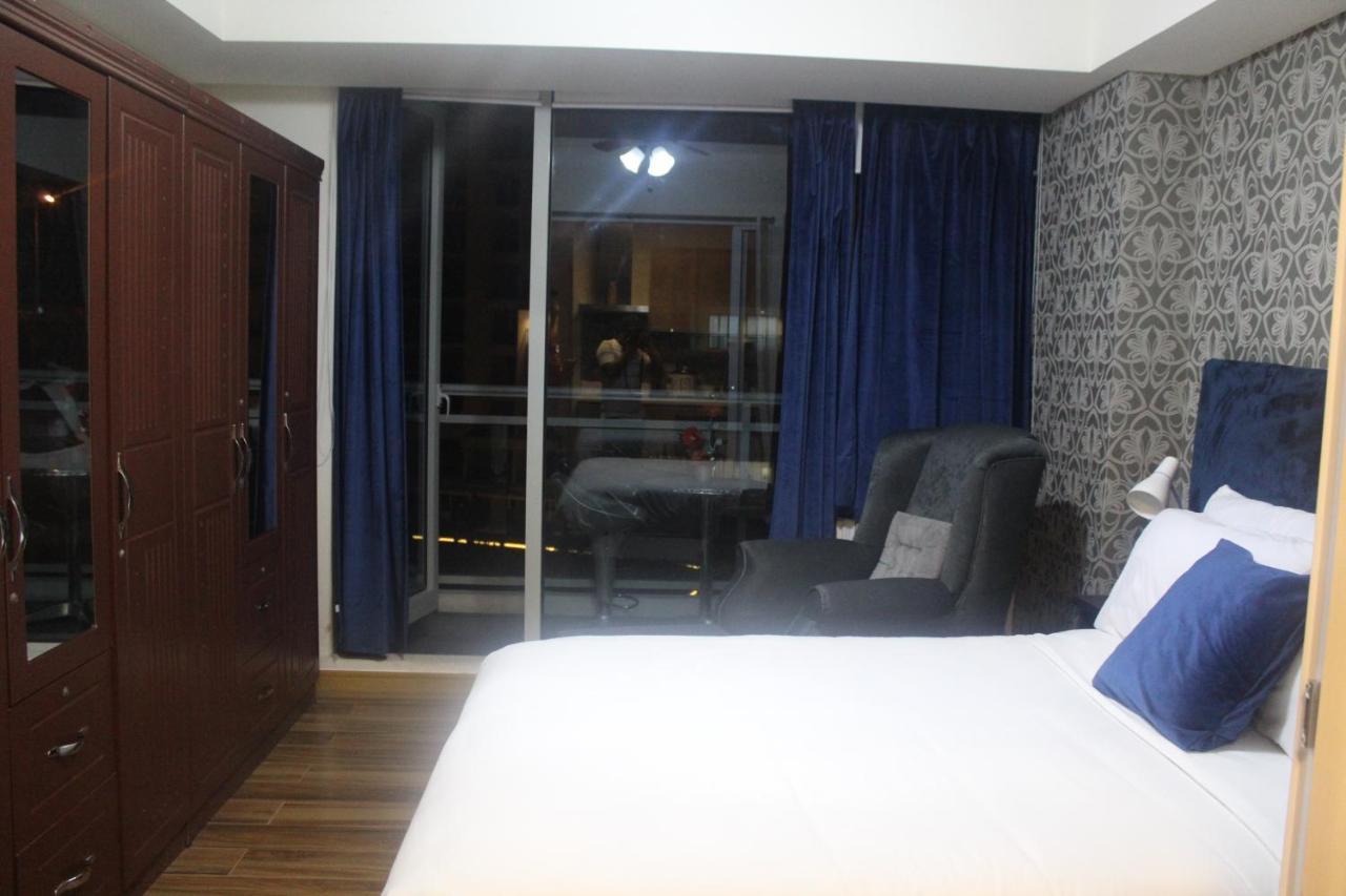 Azure Urban Resort A4 Near Airport Mall With Wavepool Paranaque City Exteriör bild
