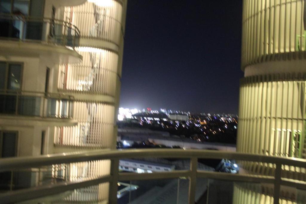 Azure Urban Resort A4 Near Airport Mall With Wavepool Paranaque City Exteriör bild