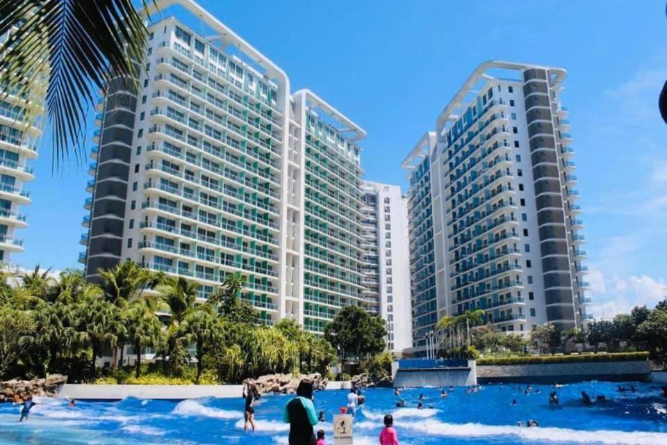 Azure Urban Resort A4 Near Airport Mall With Wavepool Paranaque City Exteriör bild